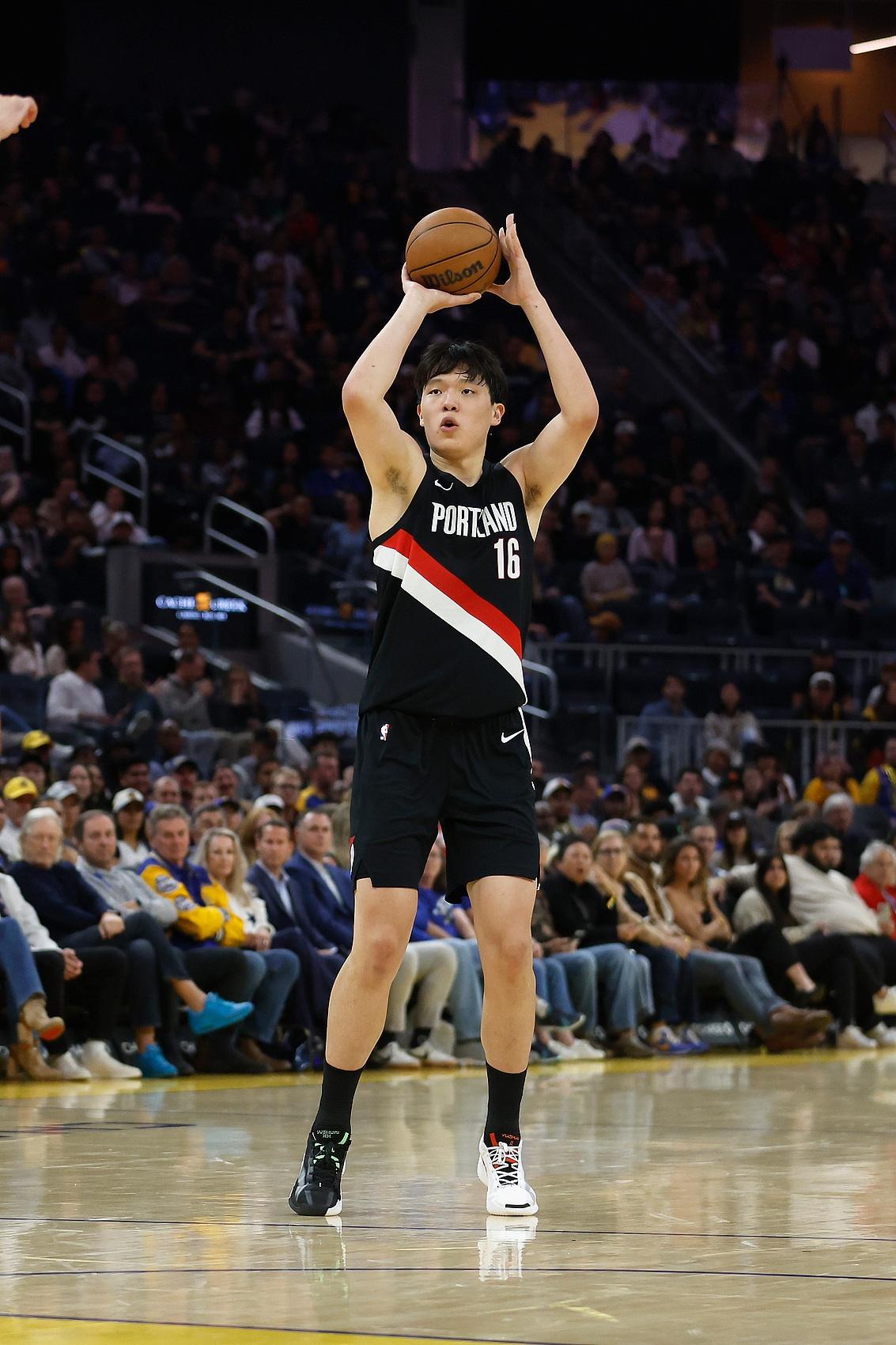 地位才更接 地位才更接